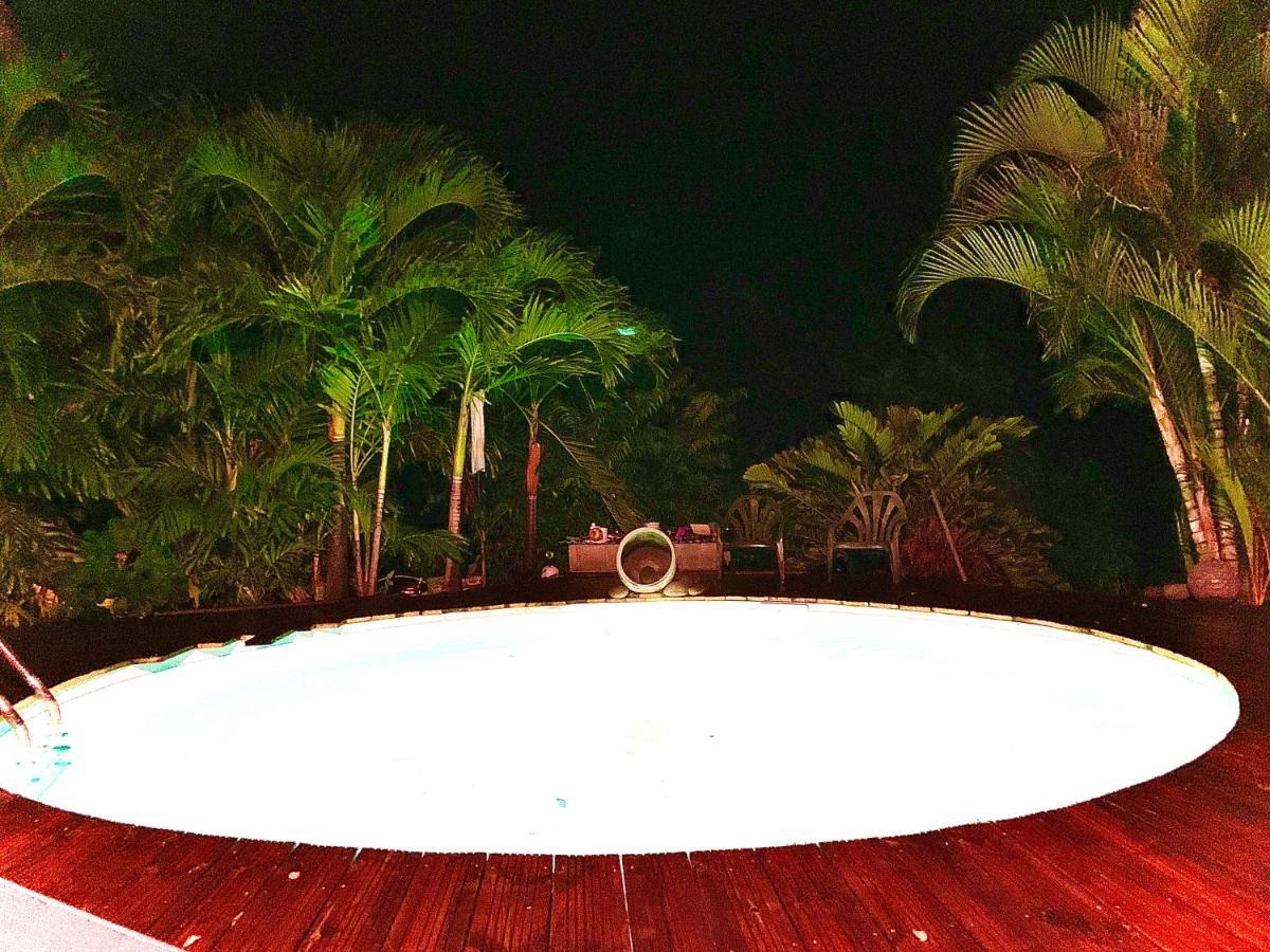 Lodge Pamplemousse Avec Piscine Privative , Dans Parc Calme A 500 M Plage Le Carbet Exterior foto