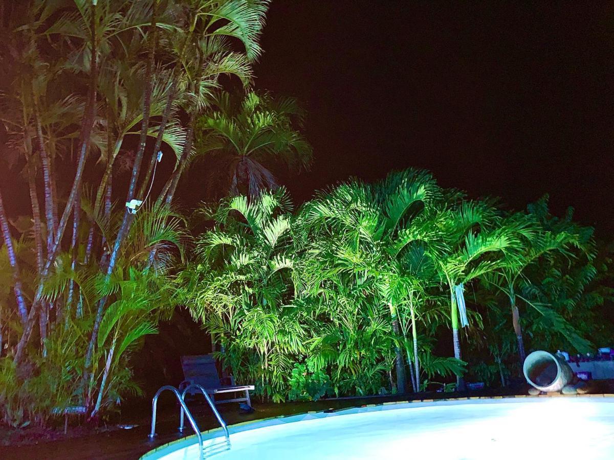 Lodge Pamplemousse Avec Piscine Privative , Dans Parc Calme A 500 M Plage Le Carbet Exterior foto